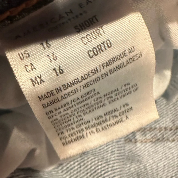 EUC American Eagle Short Size 16 Mom Jeans - Picture 5 of 5